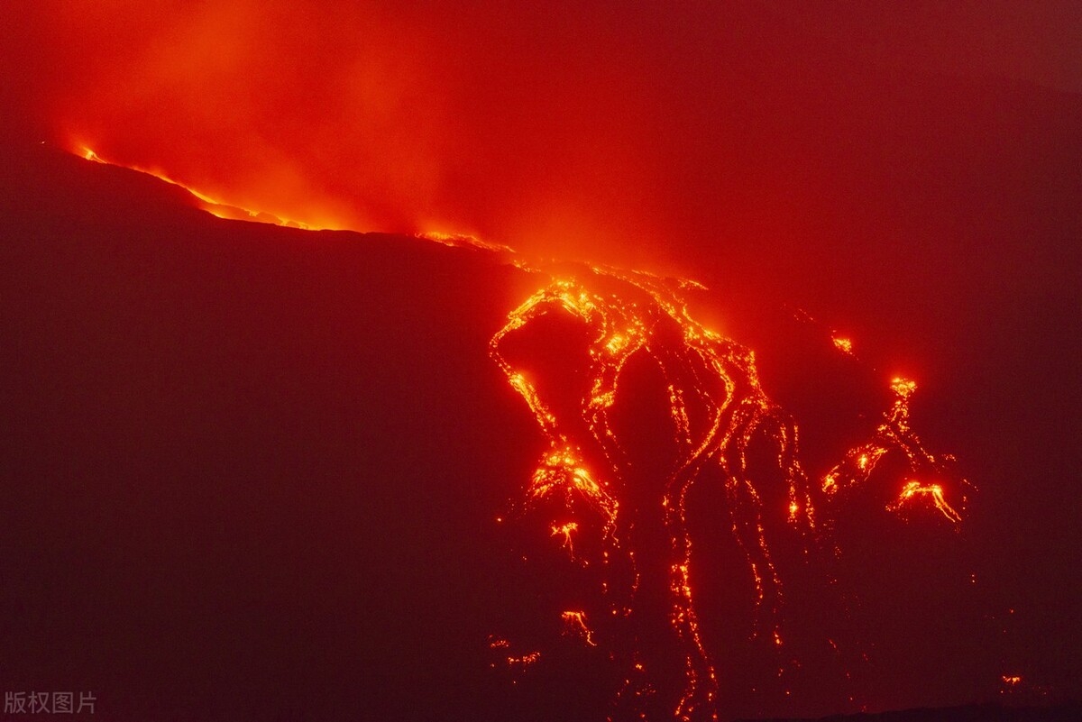 火山喷发的成因是什么_火山喷发的成因是_火山喷发是啥