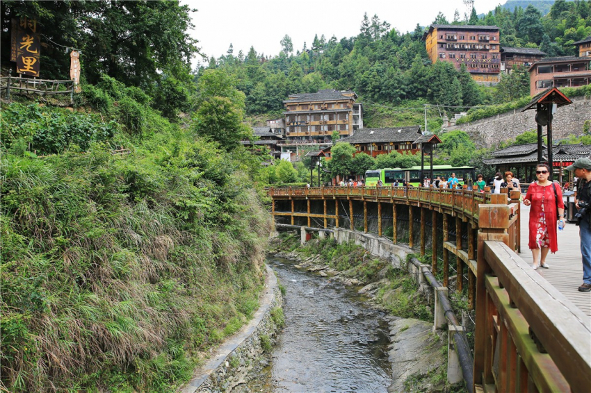 千户苗寨在贵州哪里_贵州苗寨属于哪个市_贵州苗寨旅游景点